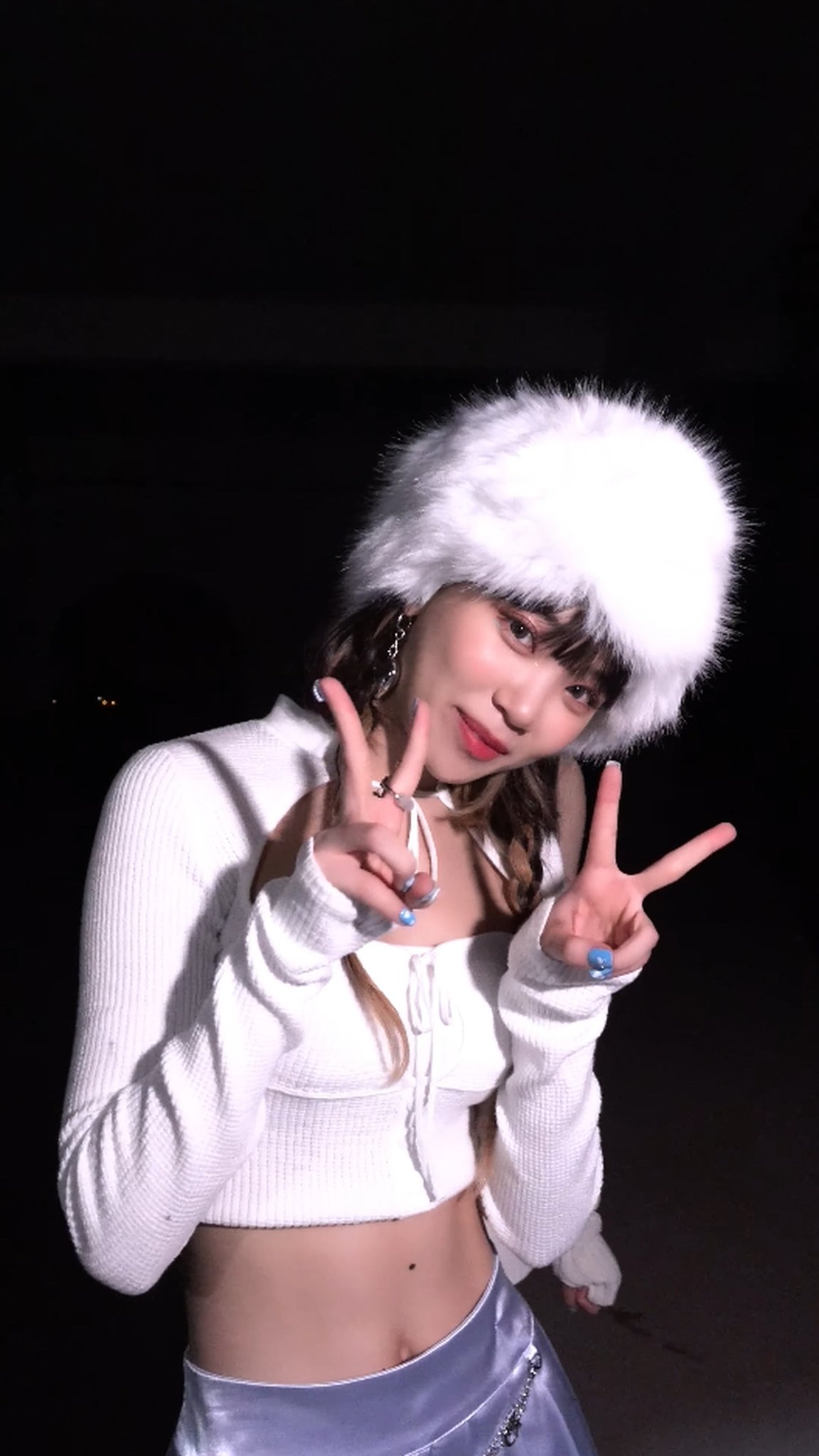 [잡담] 김채원 이거 옷 정보 떴어?? | 인스티즈