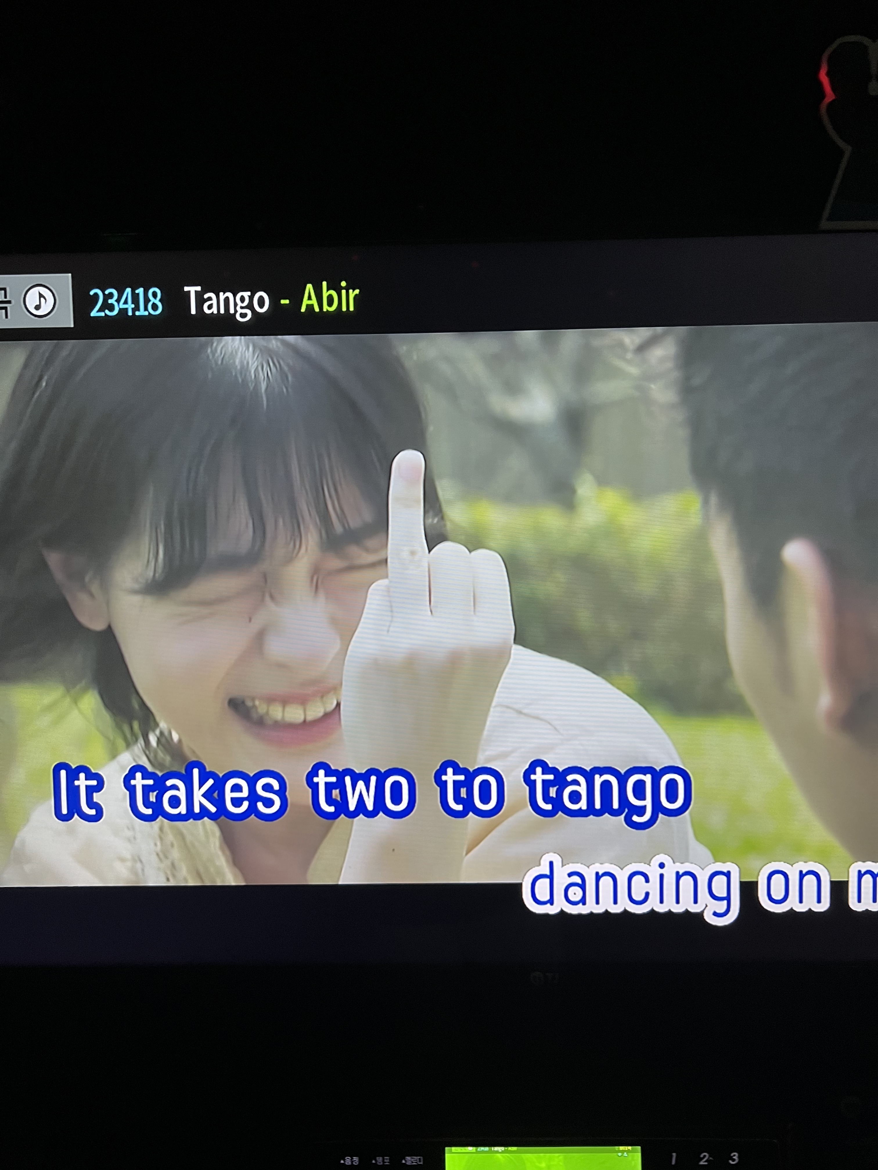 [잡담] 이 뮤비 제목 아는 사람??? | 인스티즈