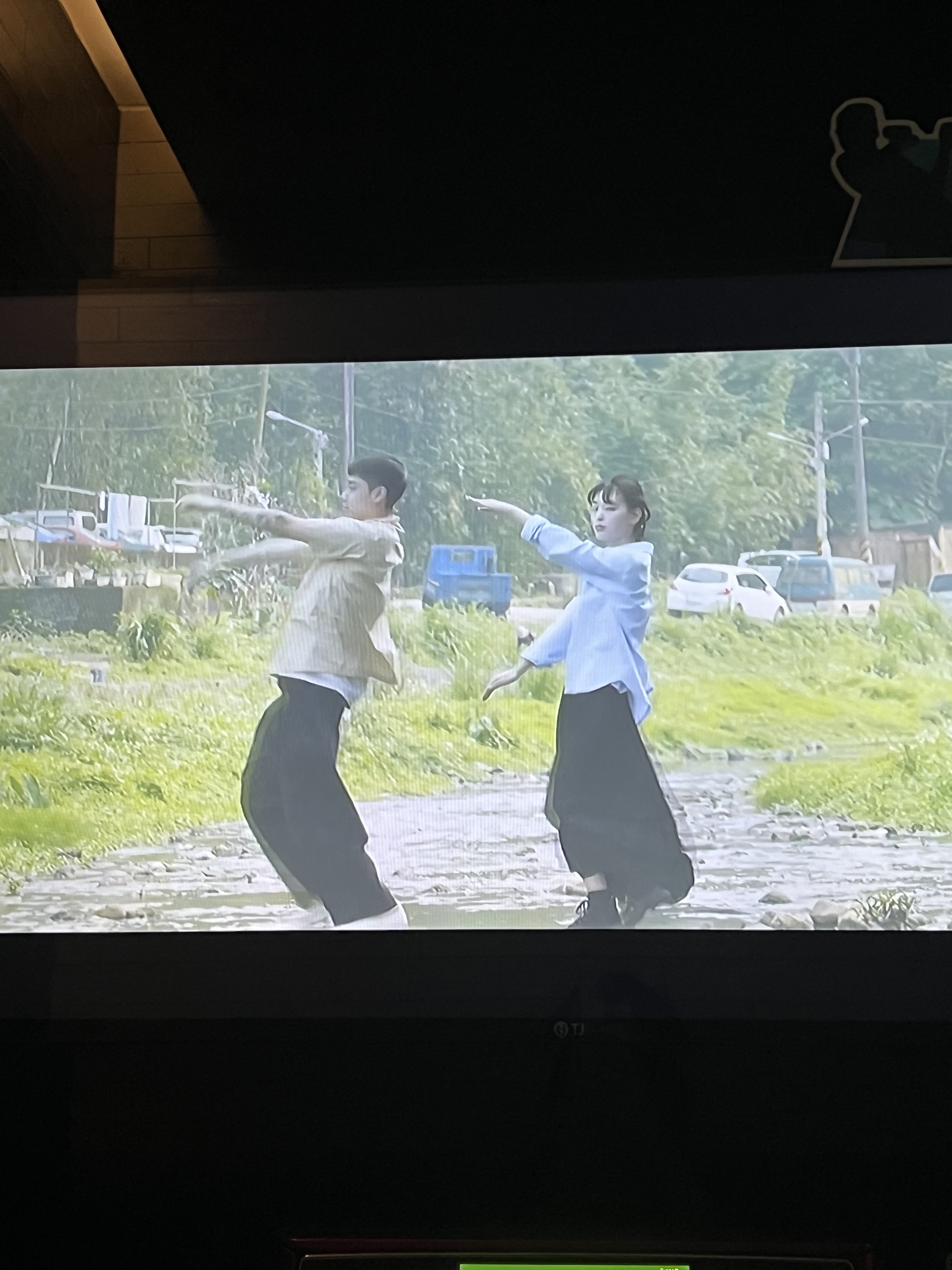 [잡담] 이 뮤비 제목 아는 사람??? | 인스티즈