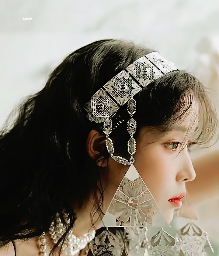 [잡담] 아이유 어떻게 이런 거 달고 이렇게 나올 수 있는 거냐 | 인스티즈