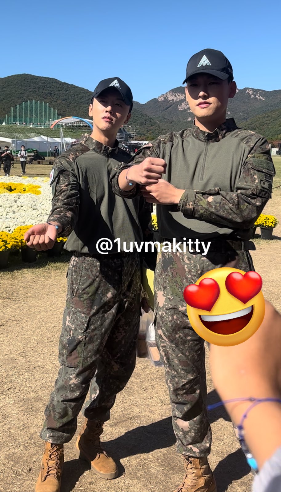 [잡담] 이게 되네?? 계룡에서도 품절시키고 다니는 에떤남자들 | 인스티즈