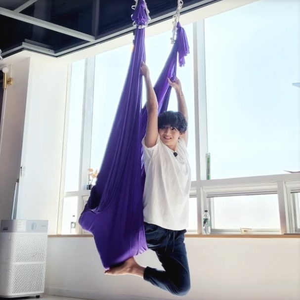 [잡담] 내가 봐온 뷔 중에 제일 억지미소임 | 인스티즈