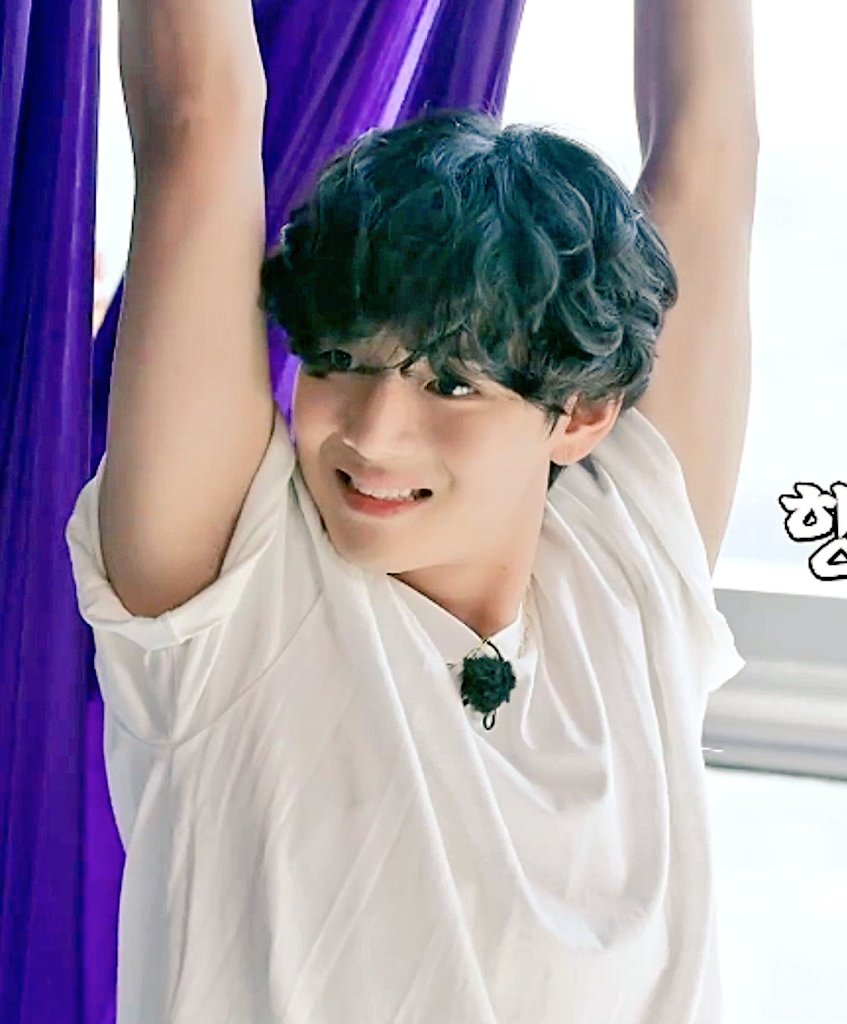 [잡담] 내가 봐온 뷔 중에 제일 억지미소임 | 인스티즈