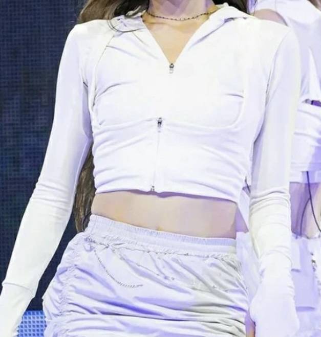 이옷 어디꺼일까 ,, 나 어디서 본것같은데 | 인스티즈