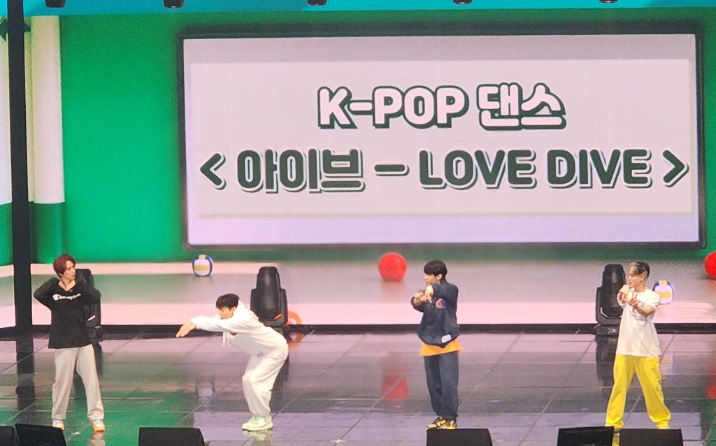 [잡담] 윤두준플 늦게 발견한 김에 윤두쪽모먼트 놓고가기 | 인스티즈