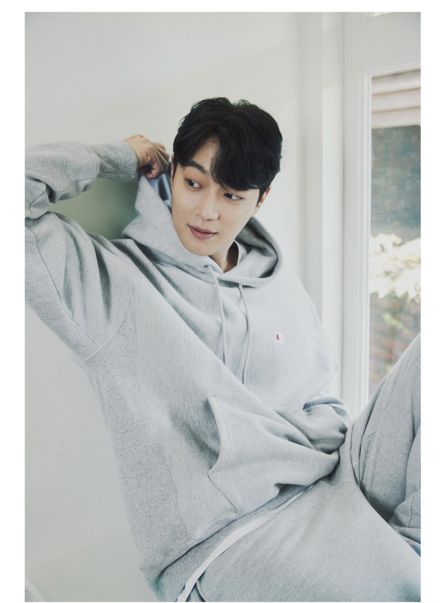 [잡담] 윤두준 챔피온 착용샷 봐 ….🥹 | 인스티즈