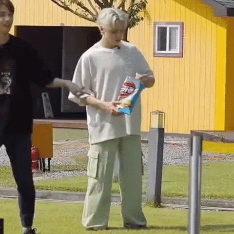 [잡담] 세븐틴 버논 땅에 심어져 있는 거 아니야? | 인스티즈