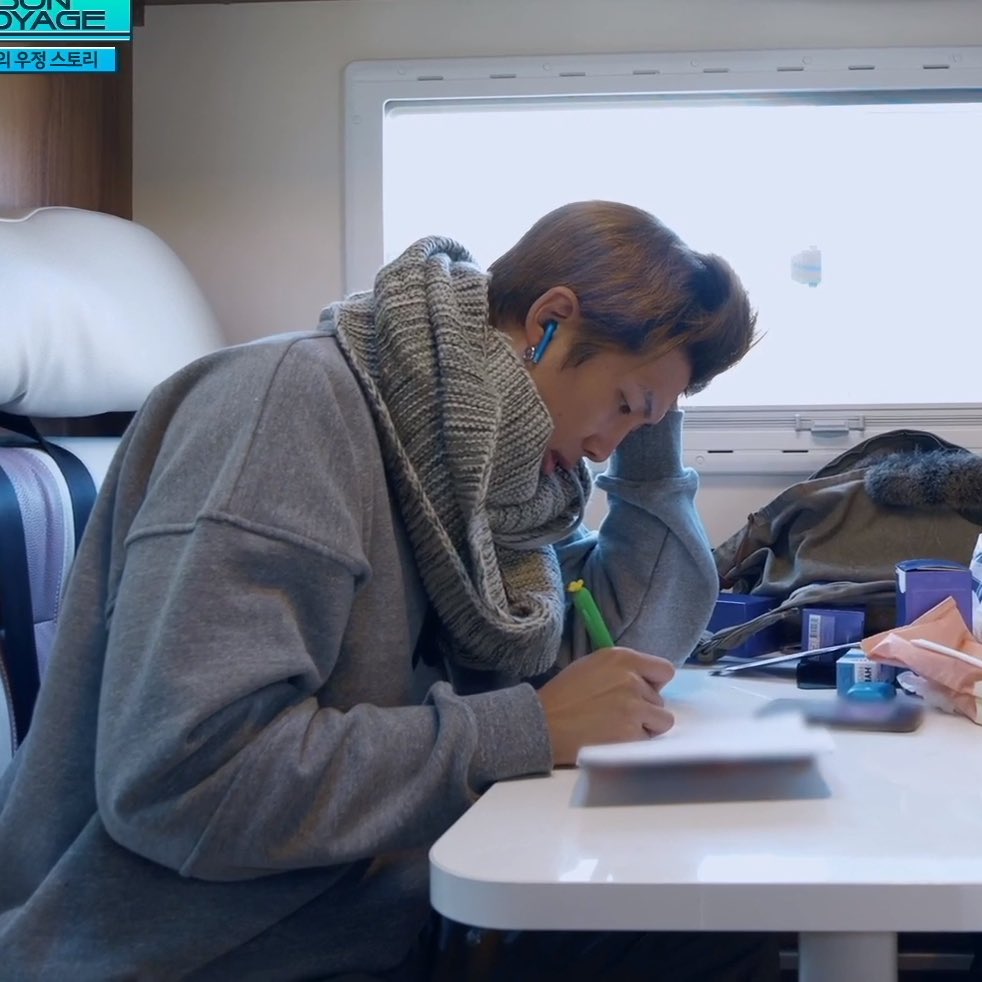 [잡담] 방탄 알엠 가사 쓸 때 폰 말고 노트랑 펜 쓰는데 | 인스티즈