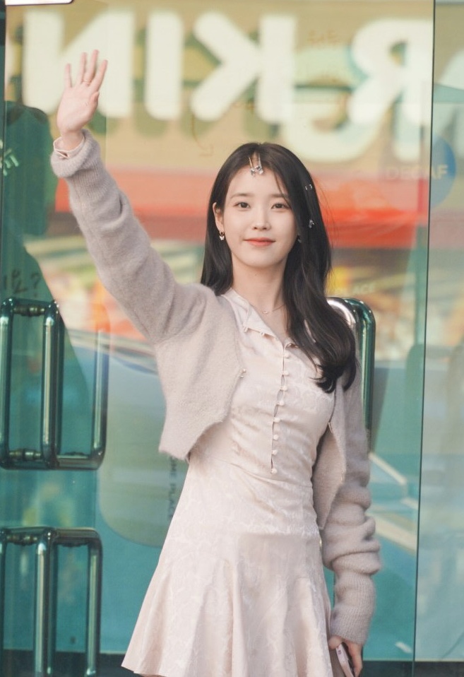 [잡담] 아이유 오늘 착장 정보 떴네!!!! | 인스티즈