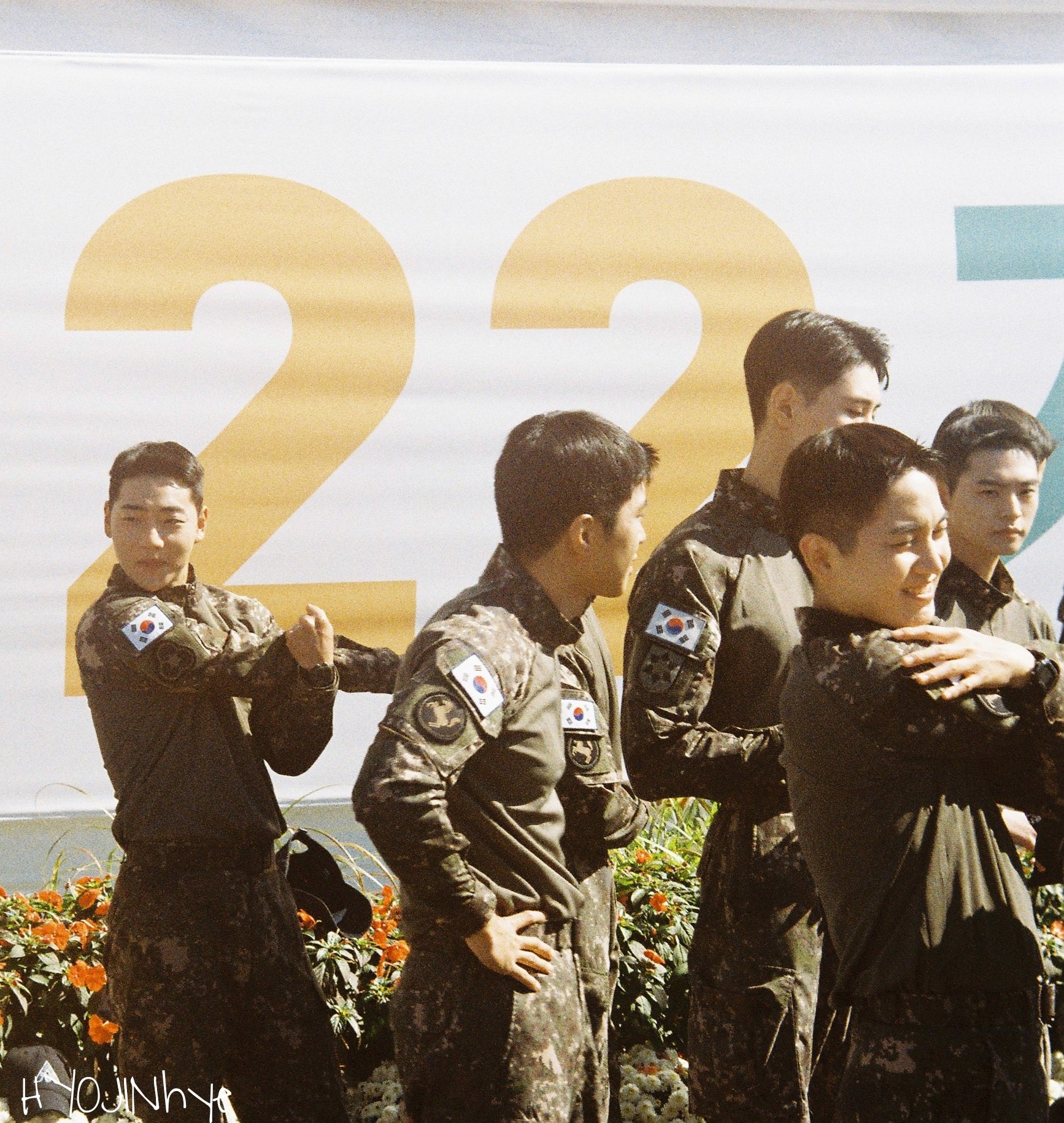 [잡담] 온앤오프 90년대 군인같음.., | 인스티즈