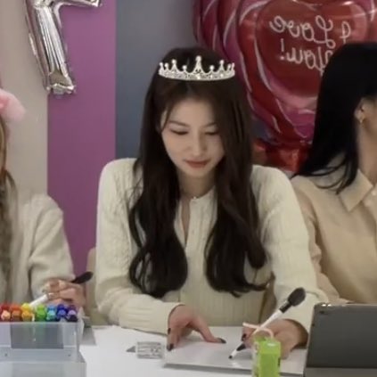 [잡담] 실시간 왕관 쓴 사나👑 | 인스티즈