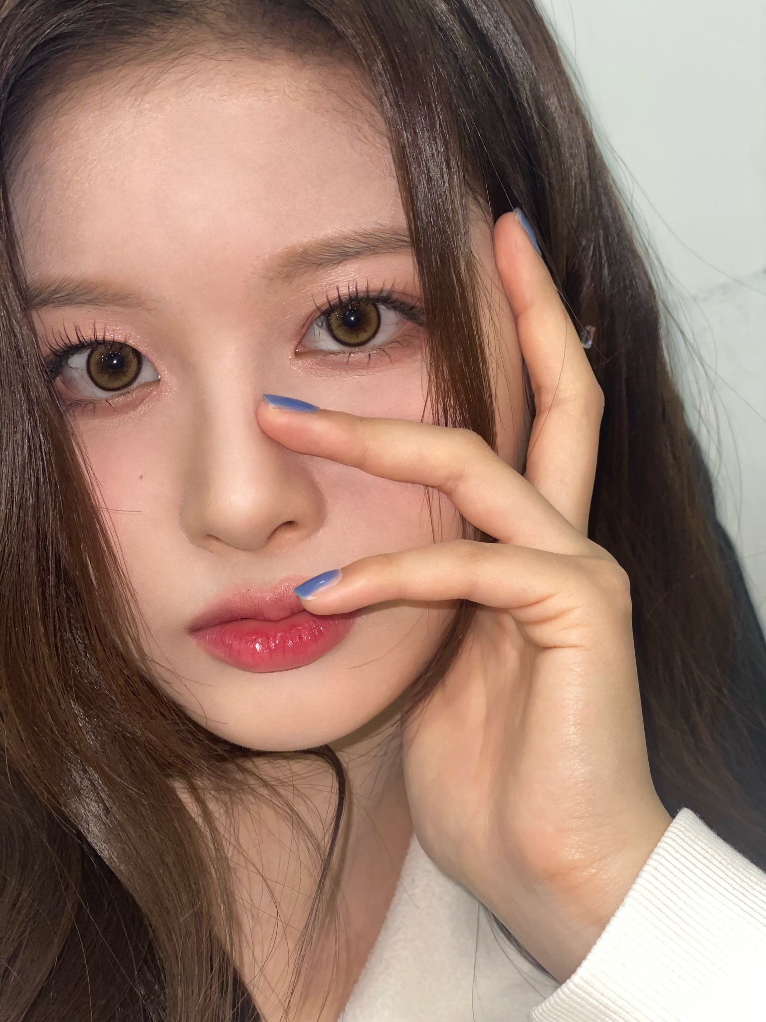 [잡담] 어떻게 이게 확대눌린줄도 모르고 후면카메라 찍은거지.... | 인스티즈