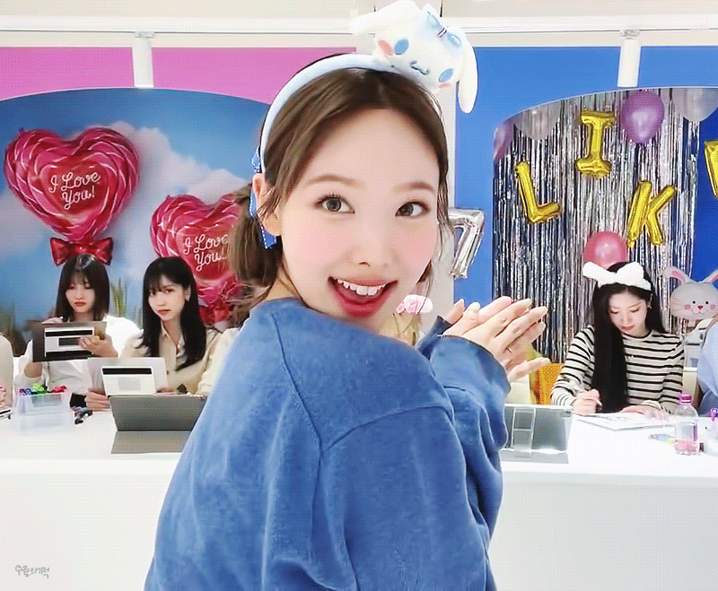 [잡담] 아까 누가 나연 오늘 움짤 찾는거 같던데 | 인스티즈