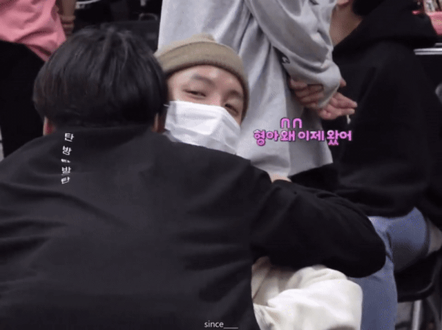 [잡담] 방탄 정국 제이홉한테 앵길 때 넘 행복해보여 어미 품 파고드는 갱얼쥐같음 | 인스티즈