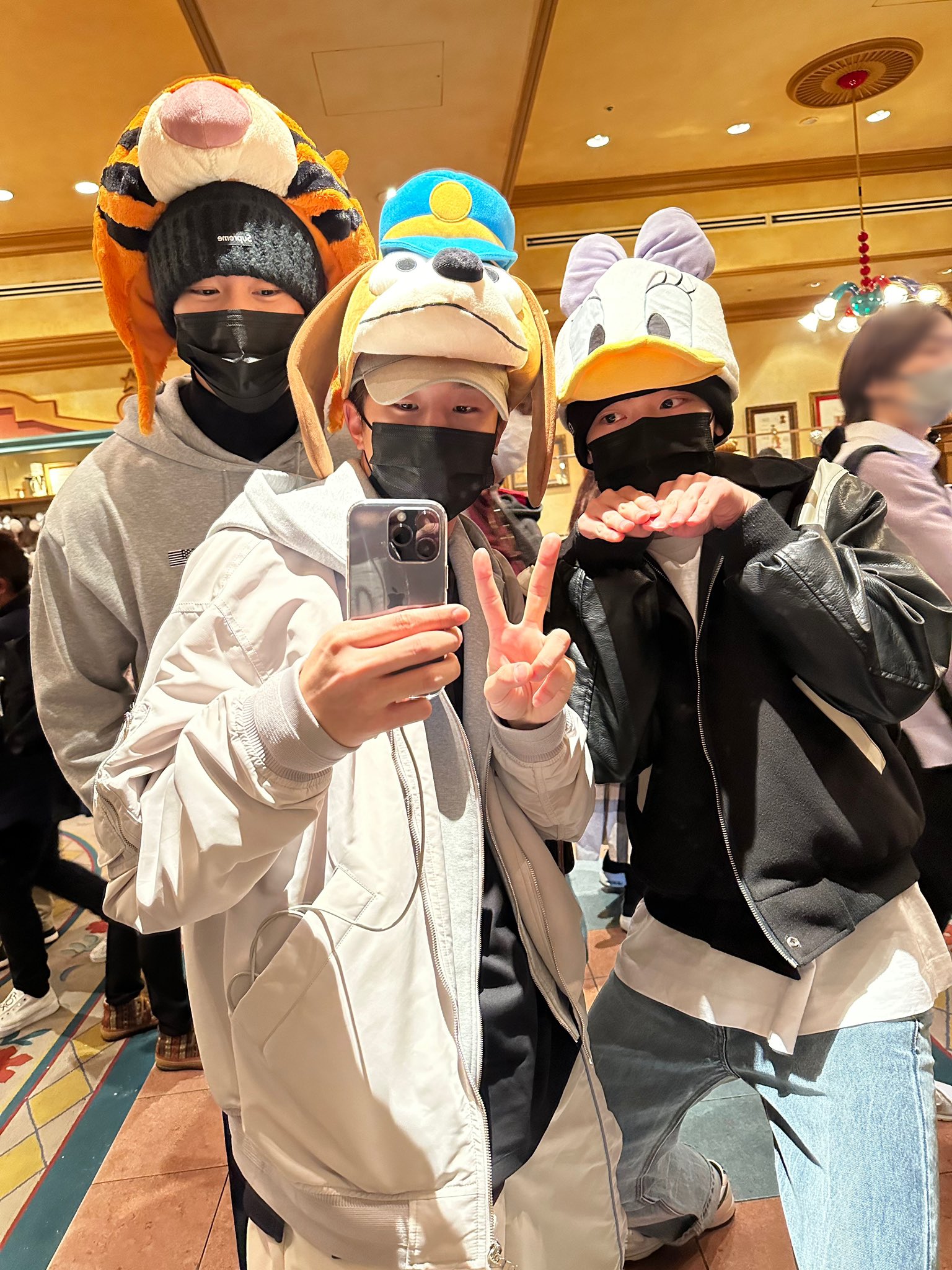 [잡담] 누가 봐도 디즈니 랜드 갔다 온 사람들 아니야 ? | 인스티즈