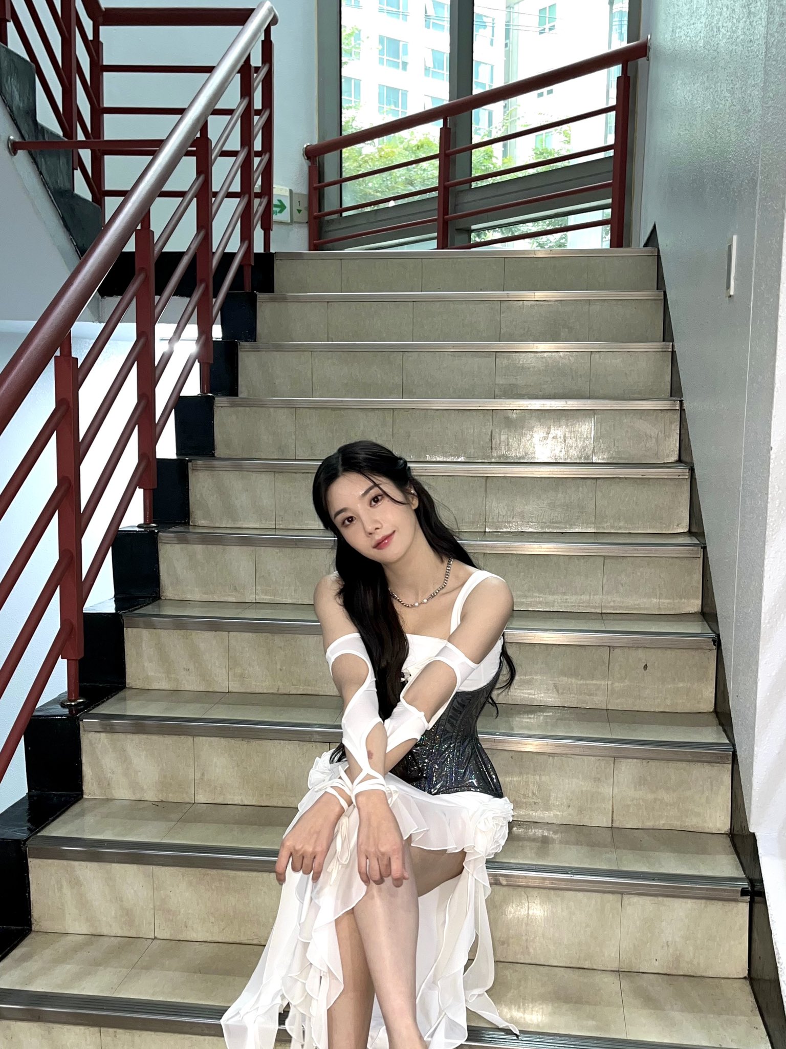 [잡담] 음방 2주 활동 마무리한 권은비 착장 남찍사 | 인스티즈