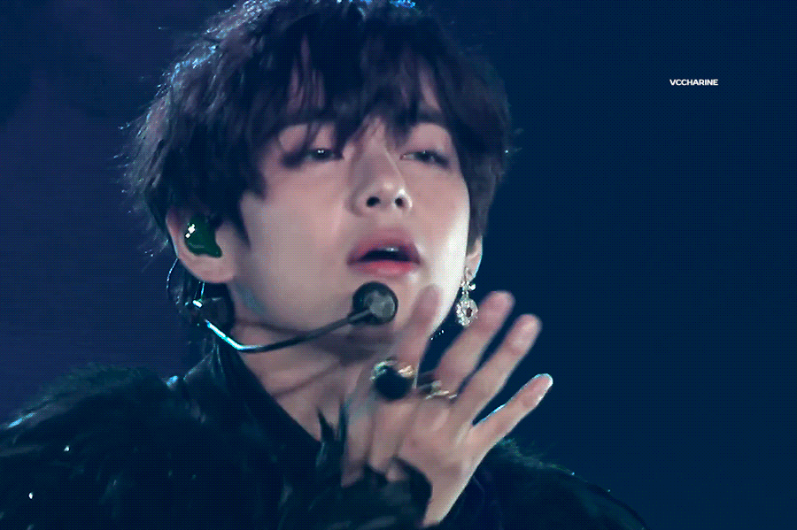 [잡담] 뷔 똑같이 화려한 스타일링인데 예전이랑 미묘하게 분위기 달라진거... | 인스티즈