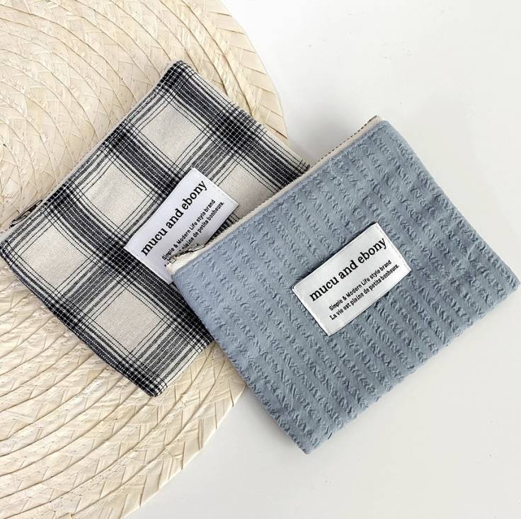 나 지갑 대신 이런 파우치에 카드 넣어다니는데 좀 웃겨,,,? | 인스티즈