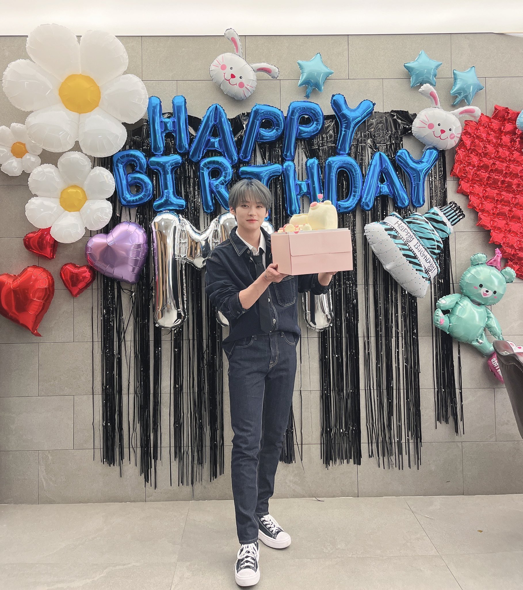 [잡담] 2년째 받고싶은 생일선물 대놓고 말하는 아이돌 | 인스티즈