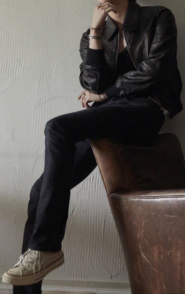 [잡담] 김석진한테 이 착장 입힐 생각 누가 한거임 진짜????????? | 인스티즈