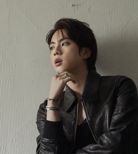 [잡담] 김석진한테 이 착장 입힐 생각 누가 한거임 진짜????????? | 인스티즈