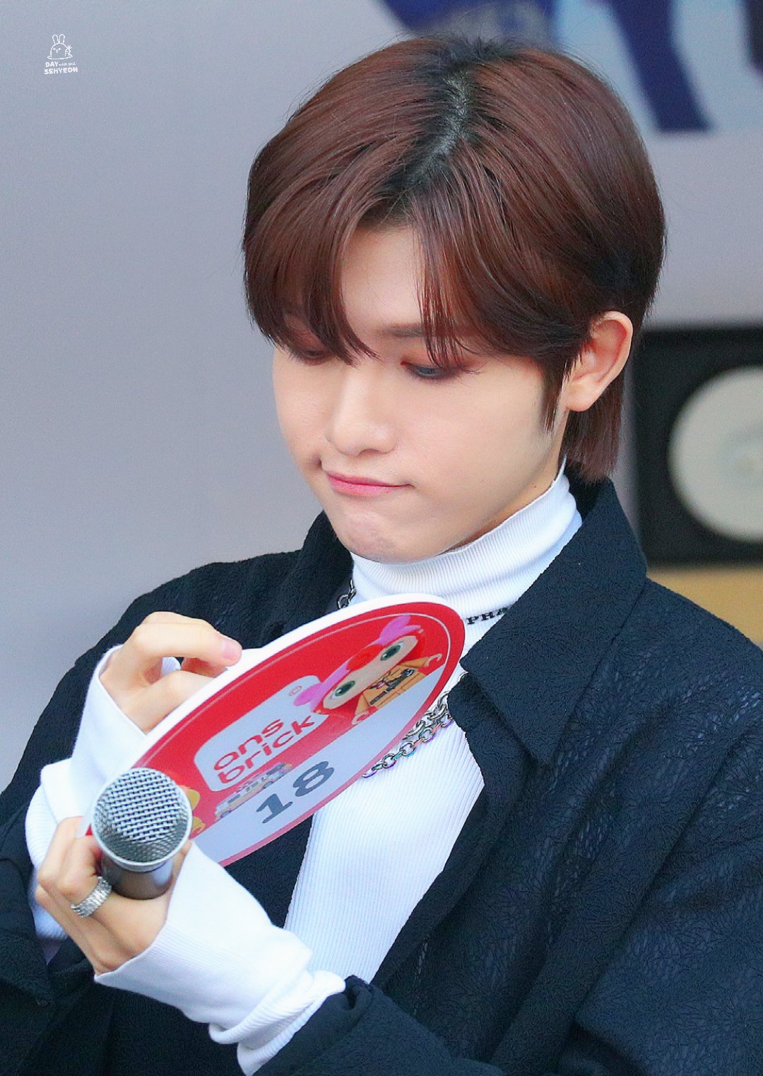 [잡담] 디케이지 무대의상 프라다로 맞춰입은거 넘 좋다ㅠㅠㅠㅠ | 인스티즈