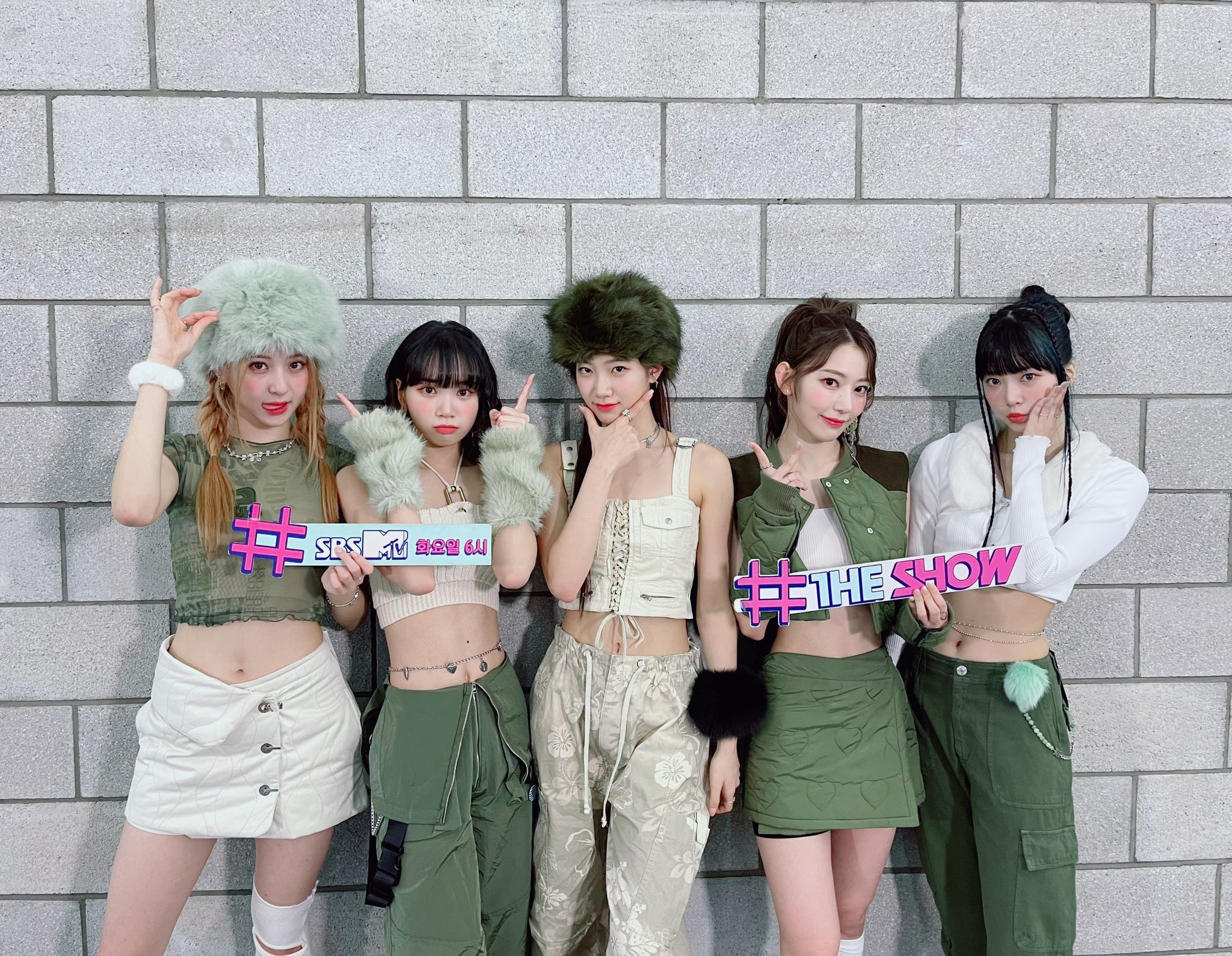 [잡담] 르세라핌 오늘 new 군밤장수 룩이네 | 인스티즈