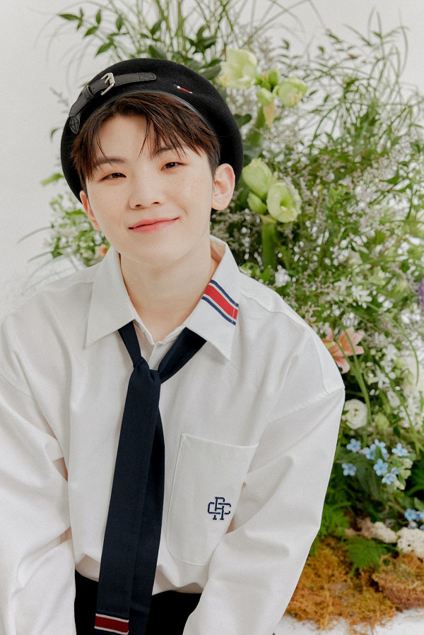 [정보/소식] 세븐틴 우지ㅋㅋㅋㅋㅋ맨날 입고 다니는 브랜드 로맨틱크라운 모델 됐다 !!!!!!💖💙 | 인스티즈