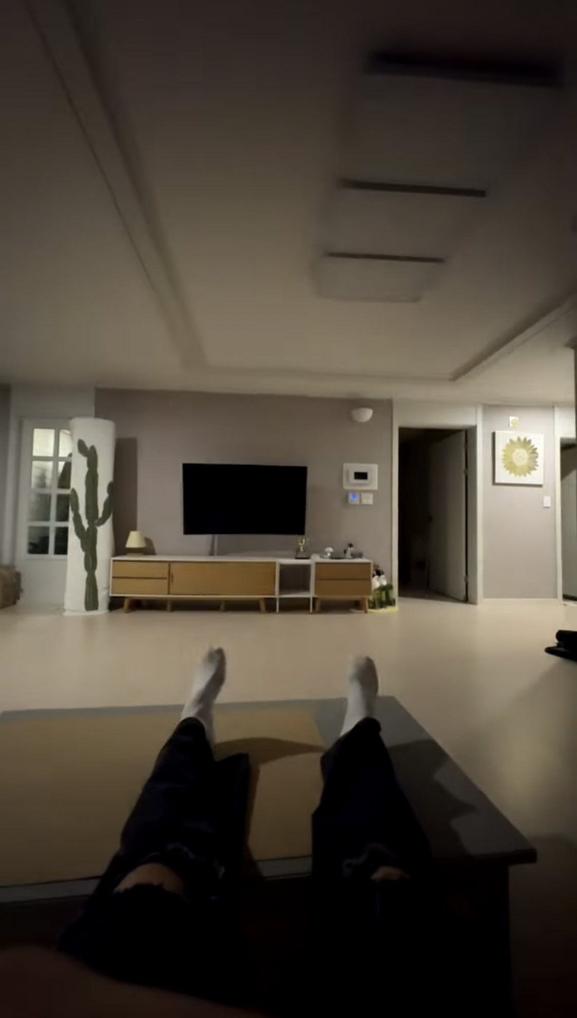 [잡담] 어제 양요섭 라방에서 이장면 나오자마자 눈감음 | 인스티즈