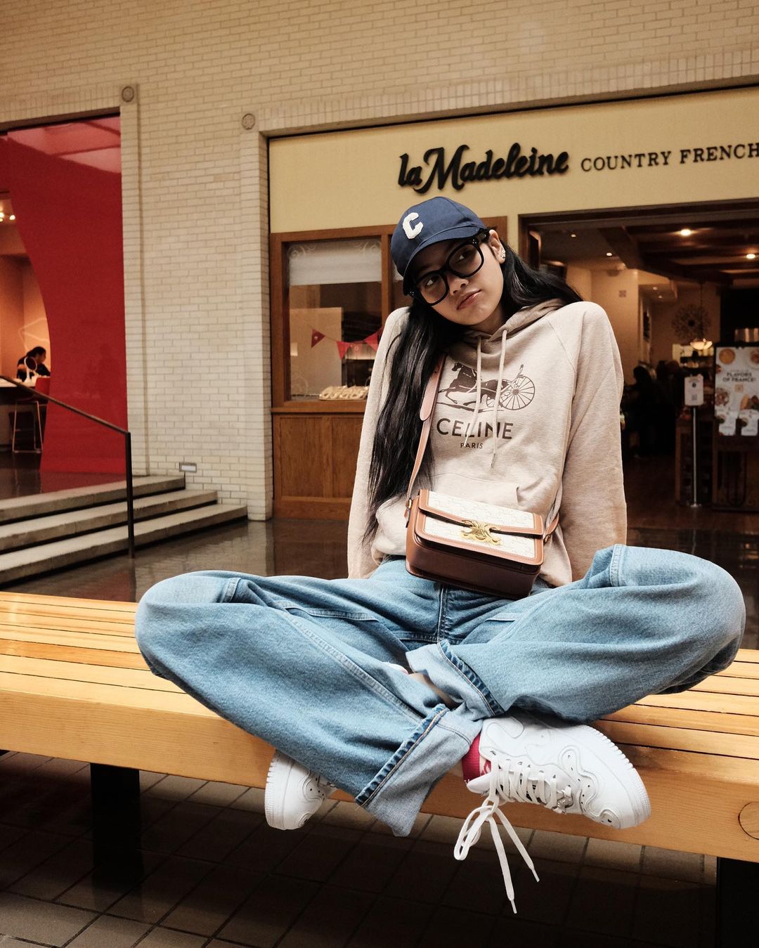 [잡담] 리사 이런 사복 느낌 너무 좋네 | 인스티즈