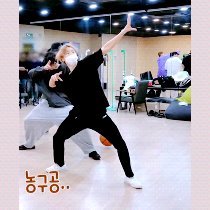 [잡담] 진짜 방탄 연습실에 농구 골대 가져다 놓을 생각 누가 했을까ㅋㅋㅋㅋ | 인스티즈