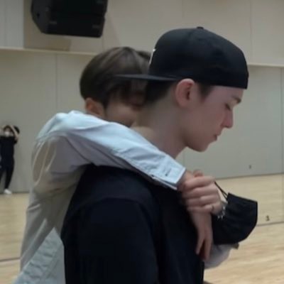 ㄱ [잡담] 동갑인데 역키잡되는 컵 본적있어??? | 인스티즈