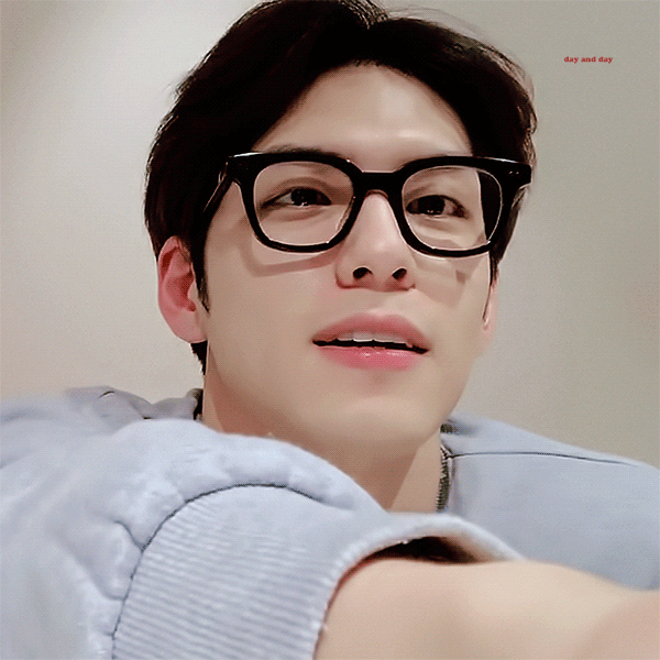 [잡담] 행운 빌어 주는 남자 얼굴 보고 가셔요.. | 인스티즈