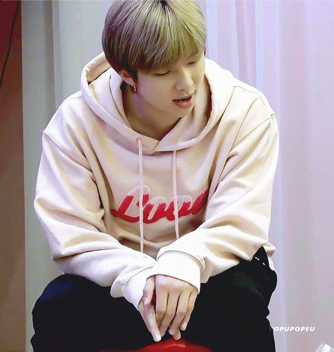 [잡담] 방탄 알엠도 자기 머리숱 뽑아 팔면 금방 부자 된다는데 | 인스티즈