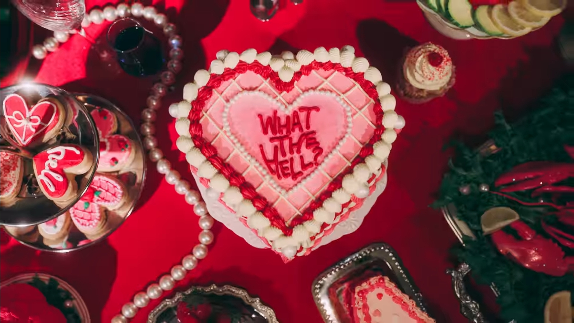 [잡담] 헐 아이들 톰보이 뮤비에 나온 케이크 전소연 동생이 만든거였음 | 인스티즈