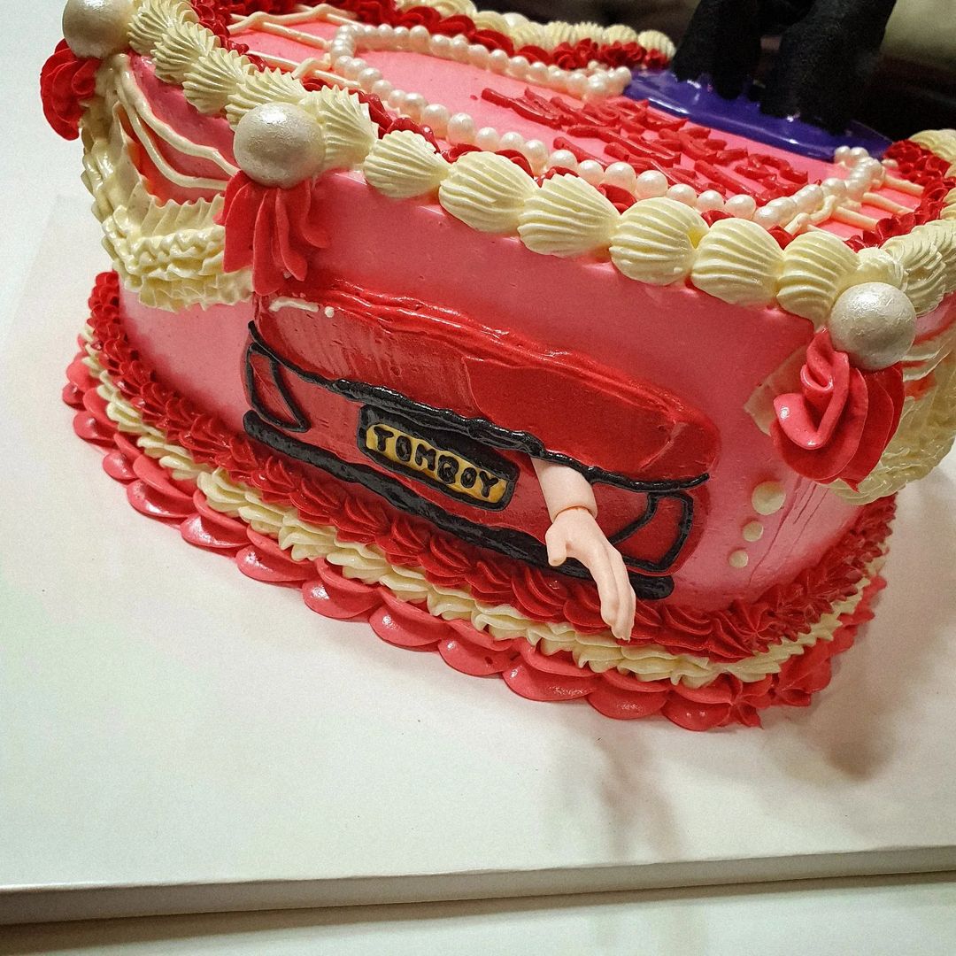 [잡담] 헐 아이들 톰보이 뮤비에 나온 케이크 전소연 동생이 만든거였음 | 인스티즈