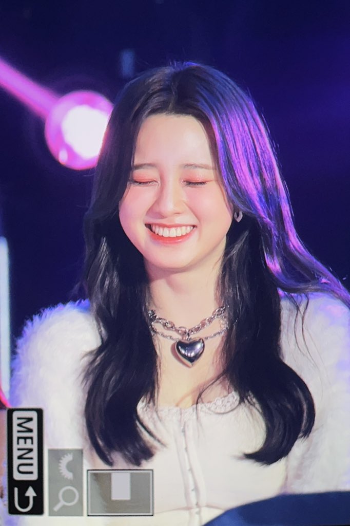 [잡담] 뽀송 요정 그 잡채 라잇썸 나영 올 화이트 룩 | 인스티즈