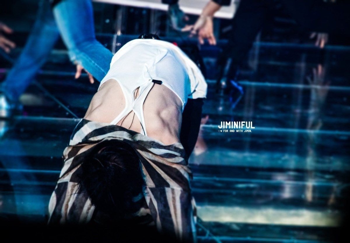 [잡담] 방탄 지민 무용으로 다져진 등그뉵,,,, | 인스티즈