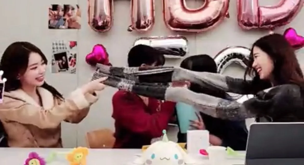 [잡담] 카즈하 옷 이게 뭐야?? | 인스티즈