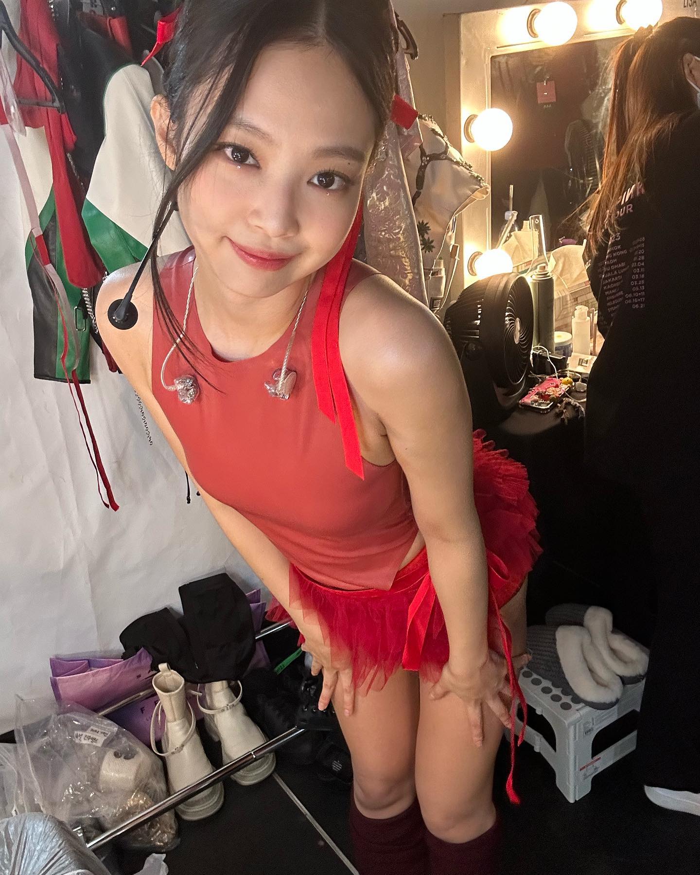 [잡담] 역시 제니레드 필승이다 제니 인스타 이뻐ㅠㅠ | 인스티즈