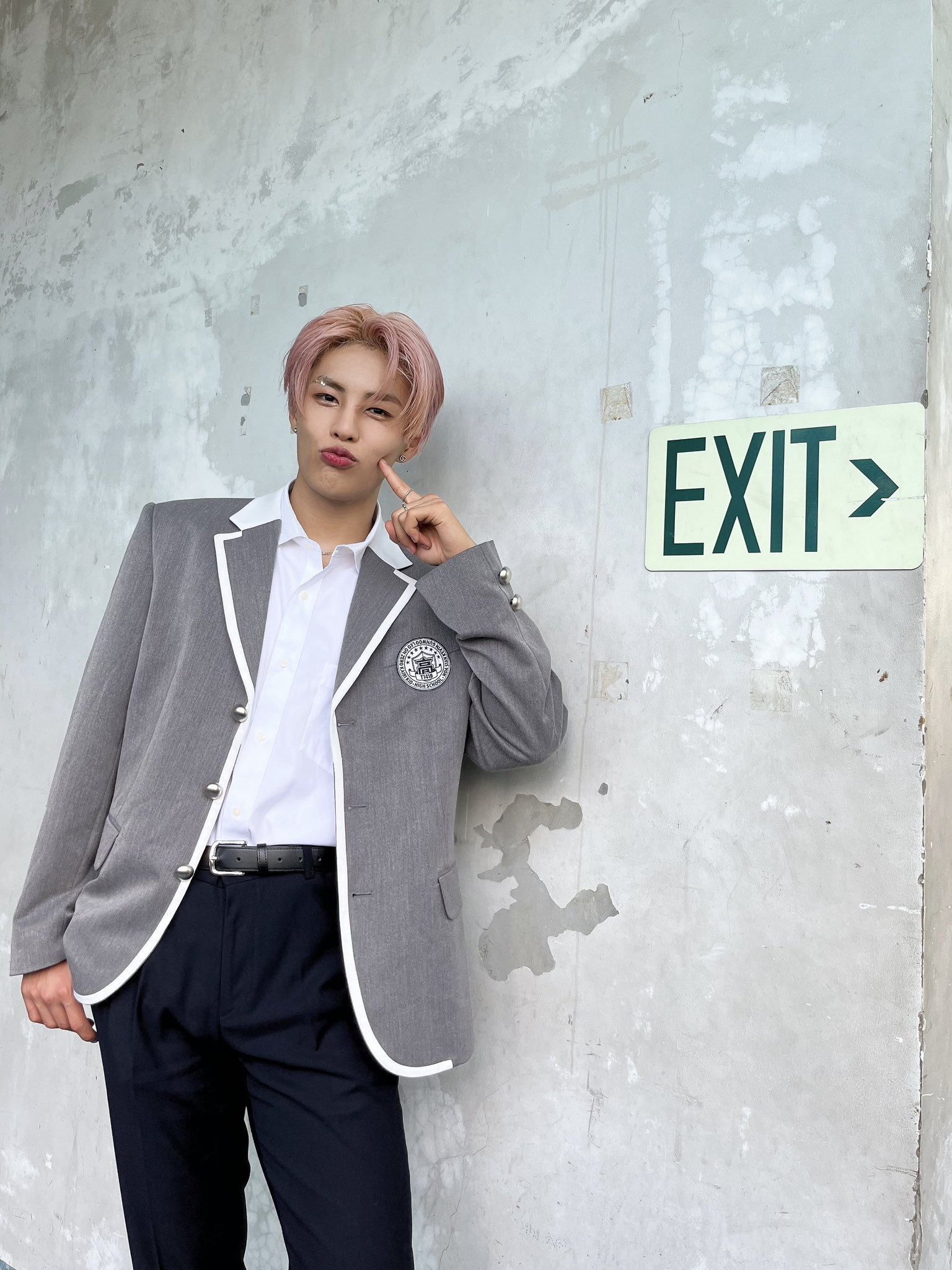 [잡담] 애들 교복입은 거 오랜만에 본다 ㅠㅠ | 인스티즈