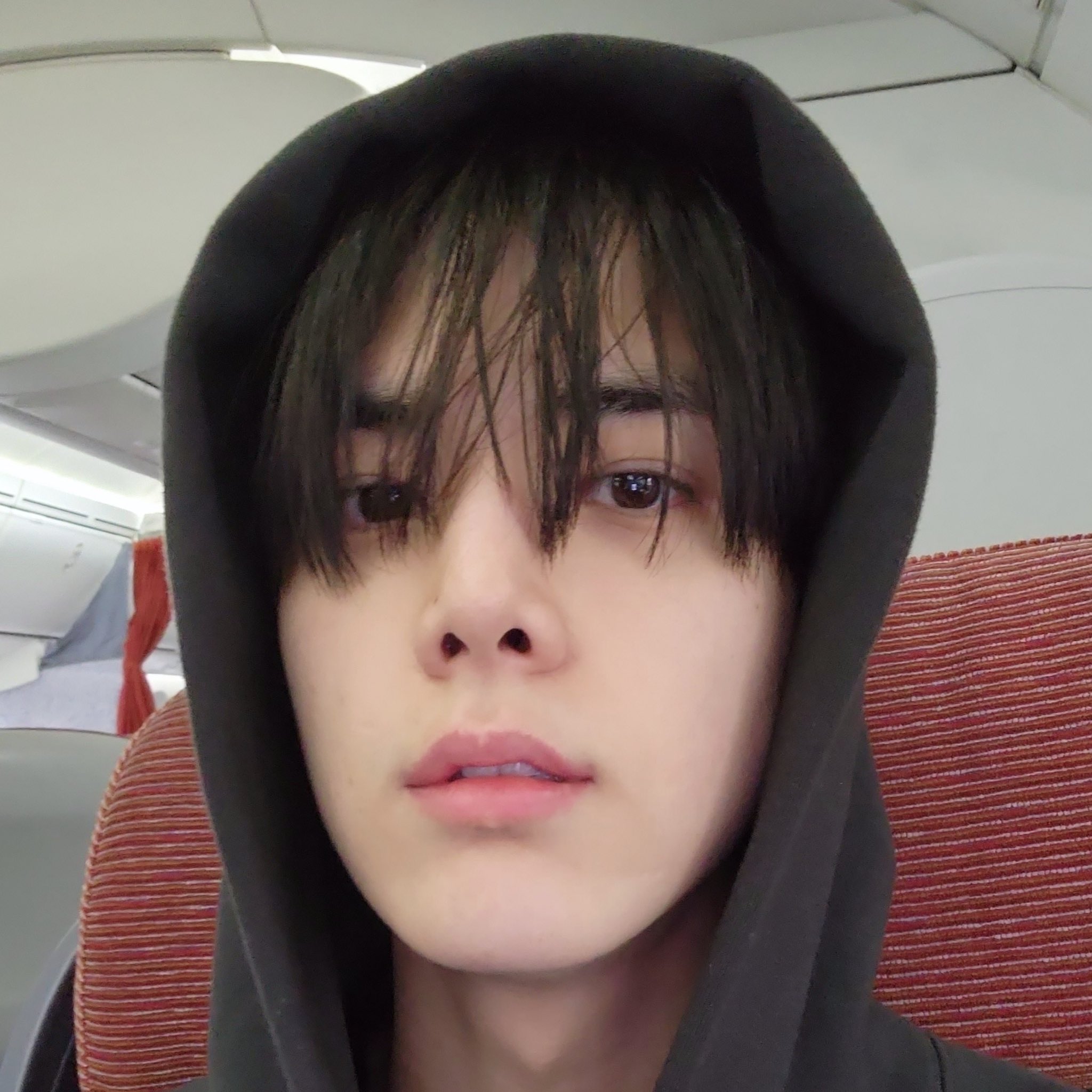 [잡담] 더보이즈 영훈으로 알아보는 30시간 비행의 고단함.. | 인스티즈