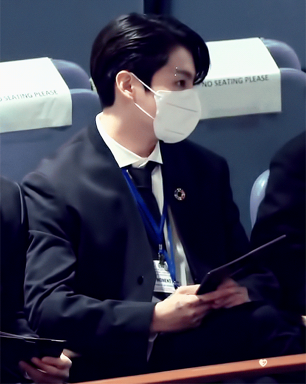 [잡담] ㄹㅇ희귀한 방탄 정국 피어싱 다 뺀 모습 | 인스티즈