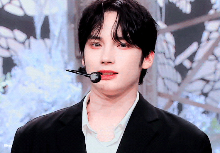 [잡담] 투바투 지금 이 무대를 21,22,23,24들이 부른다는거지 | 인스티즈