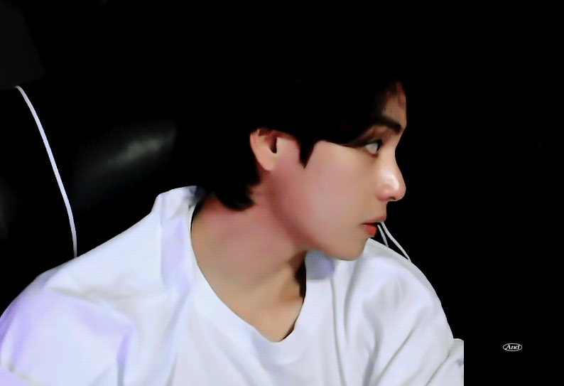 [잡담] 아니 김태형 게임하는데 얼굴이 어떻게 이래? | 인스티즈