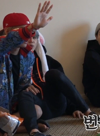 [잡담] 방탄 지민이 종종 한다는 습관적 행동 | 인스티즈