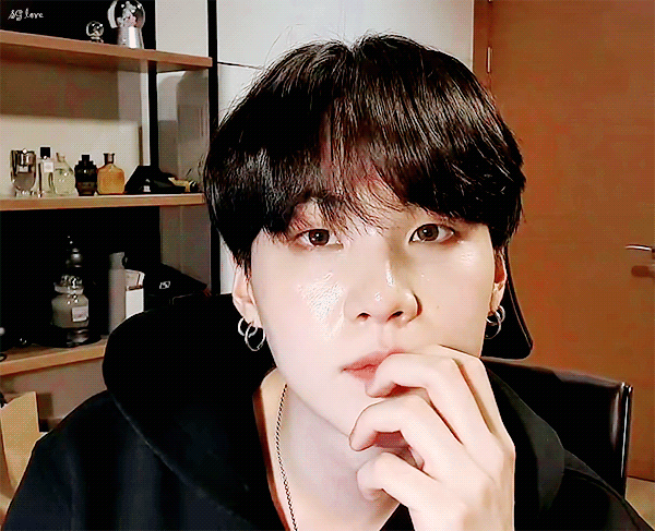 [잡담] 민윤기 손 섹시하는거 모르는사람이랑 겸상 안함 | 인스티즈