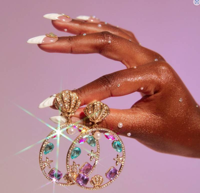 디즈니 콜라보 신발이라는데, 안 신을 것 알지만 갖고 싶어... | 인스티즈