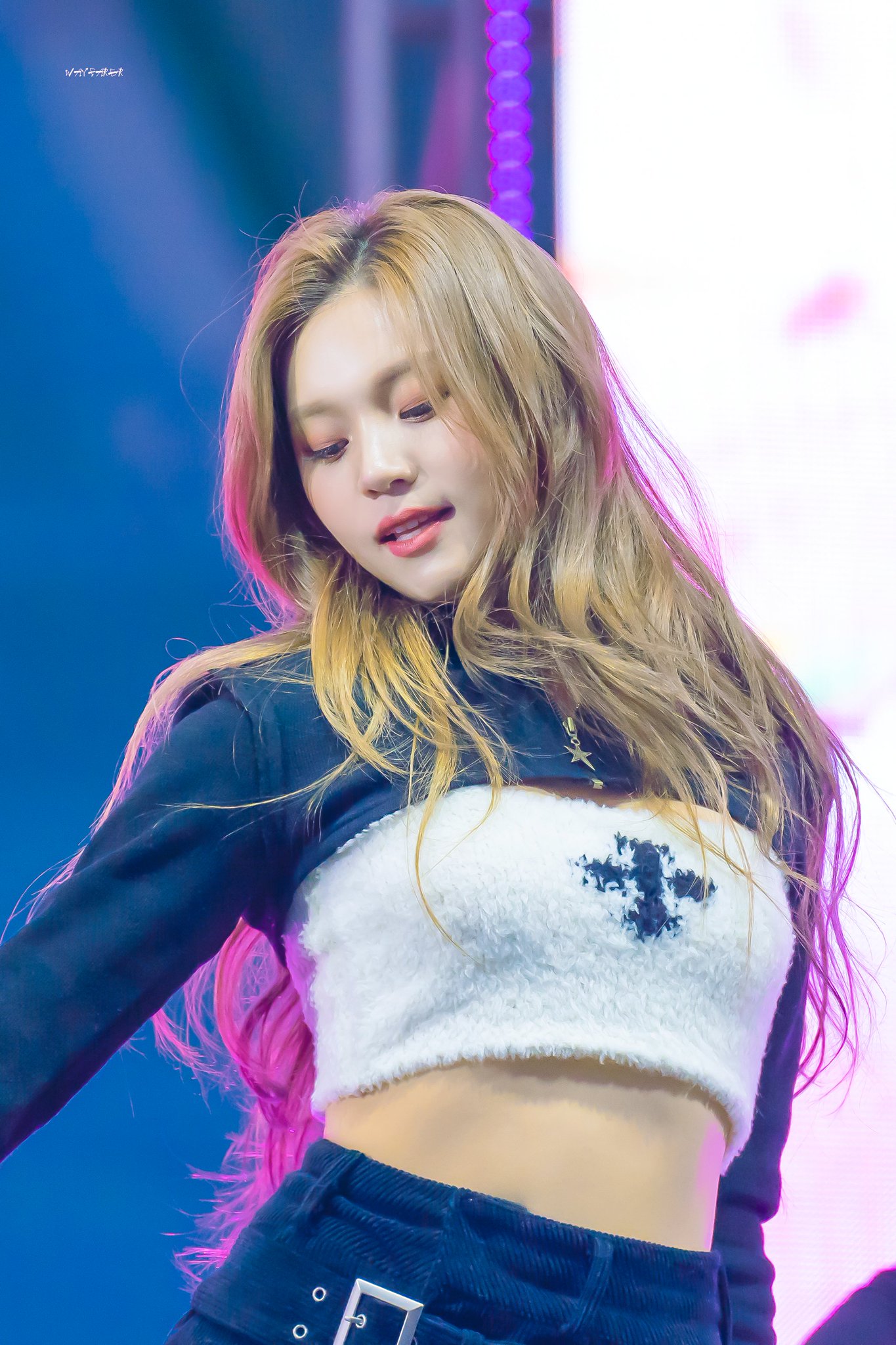 [잡담] 엄지 얼굴 진짜 잘 씀 | 인스티즈