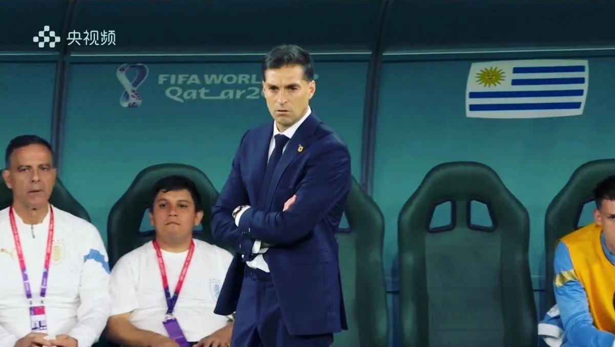 [잡담] 우루과이 감독 파란수트 입었을때래 | 인스티즈